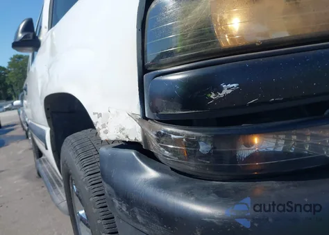 2004 Chevrolet Tahoe Ls z USA, uszkodzony, nr VIN 1GNEC13Z74J111990